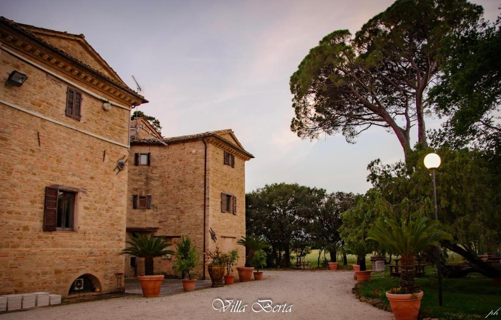 Resort Restaurant Villa Berta San Severino Marche Exterior photo